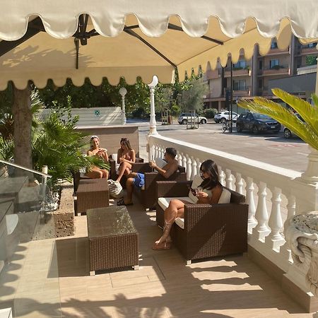 Hotel Caesar Paladium Rimini Bagian luar foto