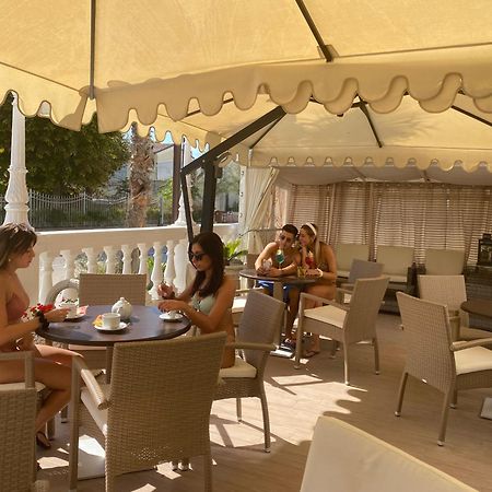 Hotel Caesar Paladium Rimini Bagian luar foto