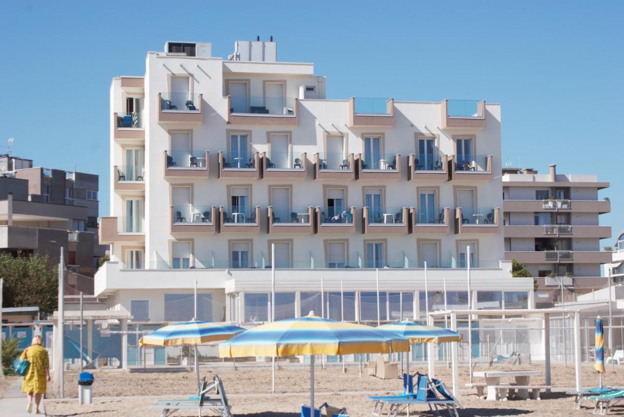 Hotel Caesar Paladium Rimini Bagian luar foto