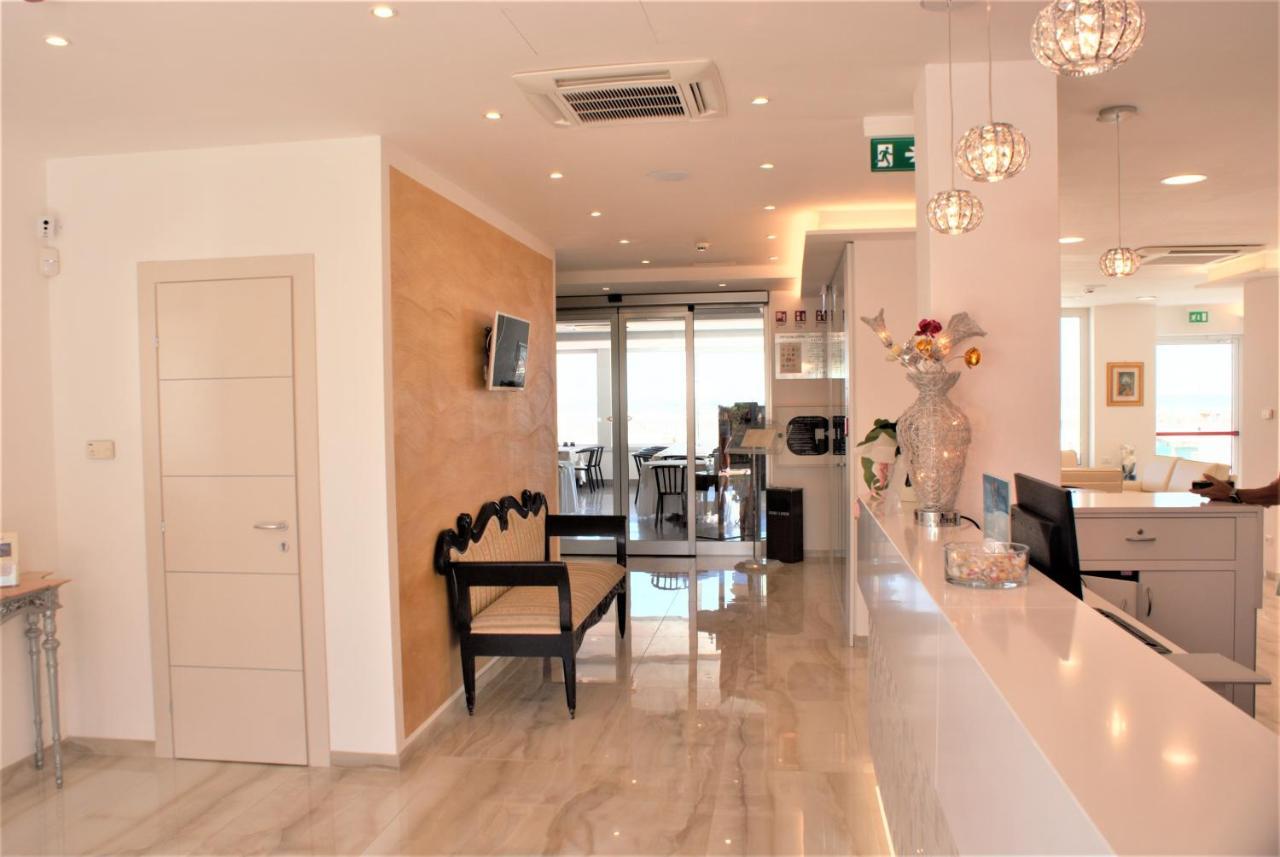 Hotel Caesar Paladium Rimini Bagian luar foto