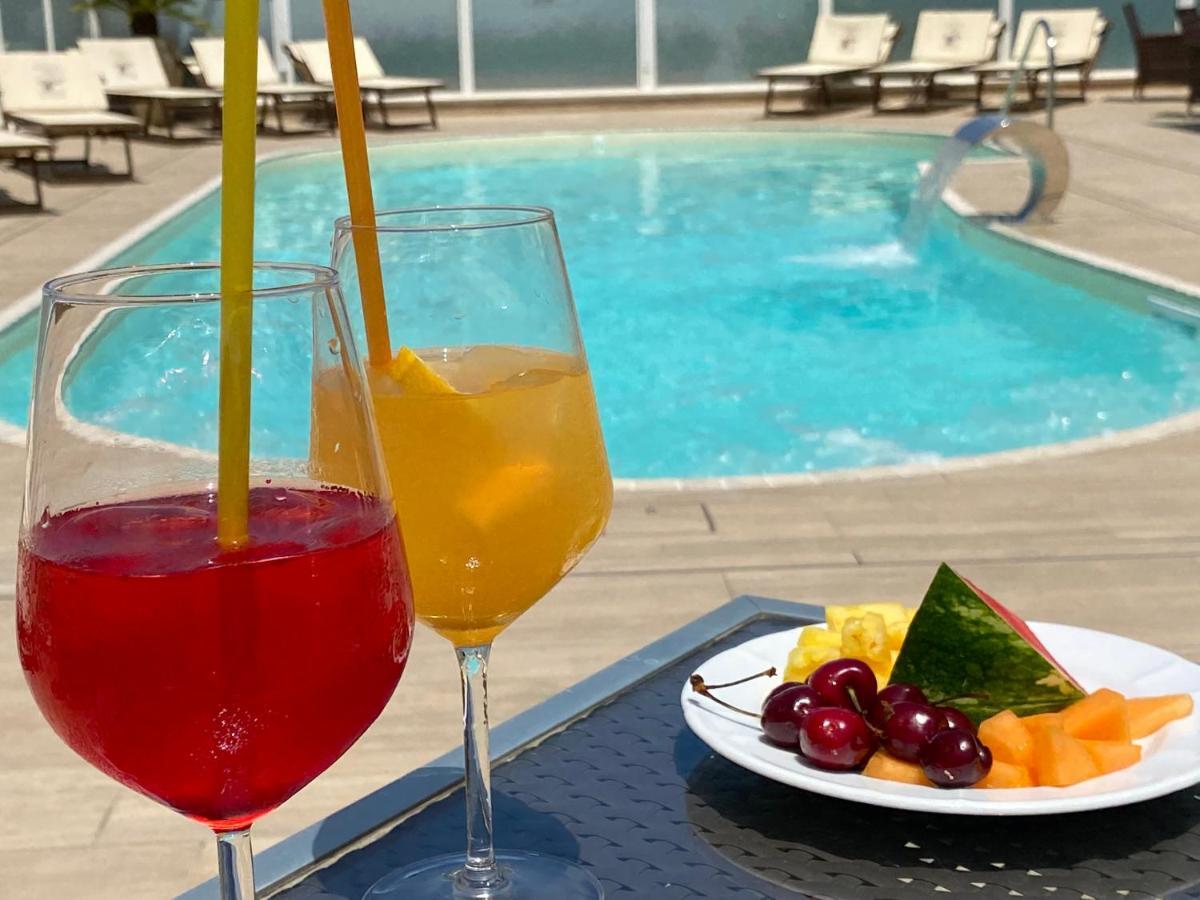 Hotel Caesar Paladium Rimini Bagian luar foto