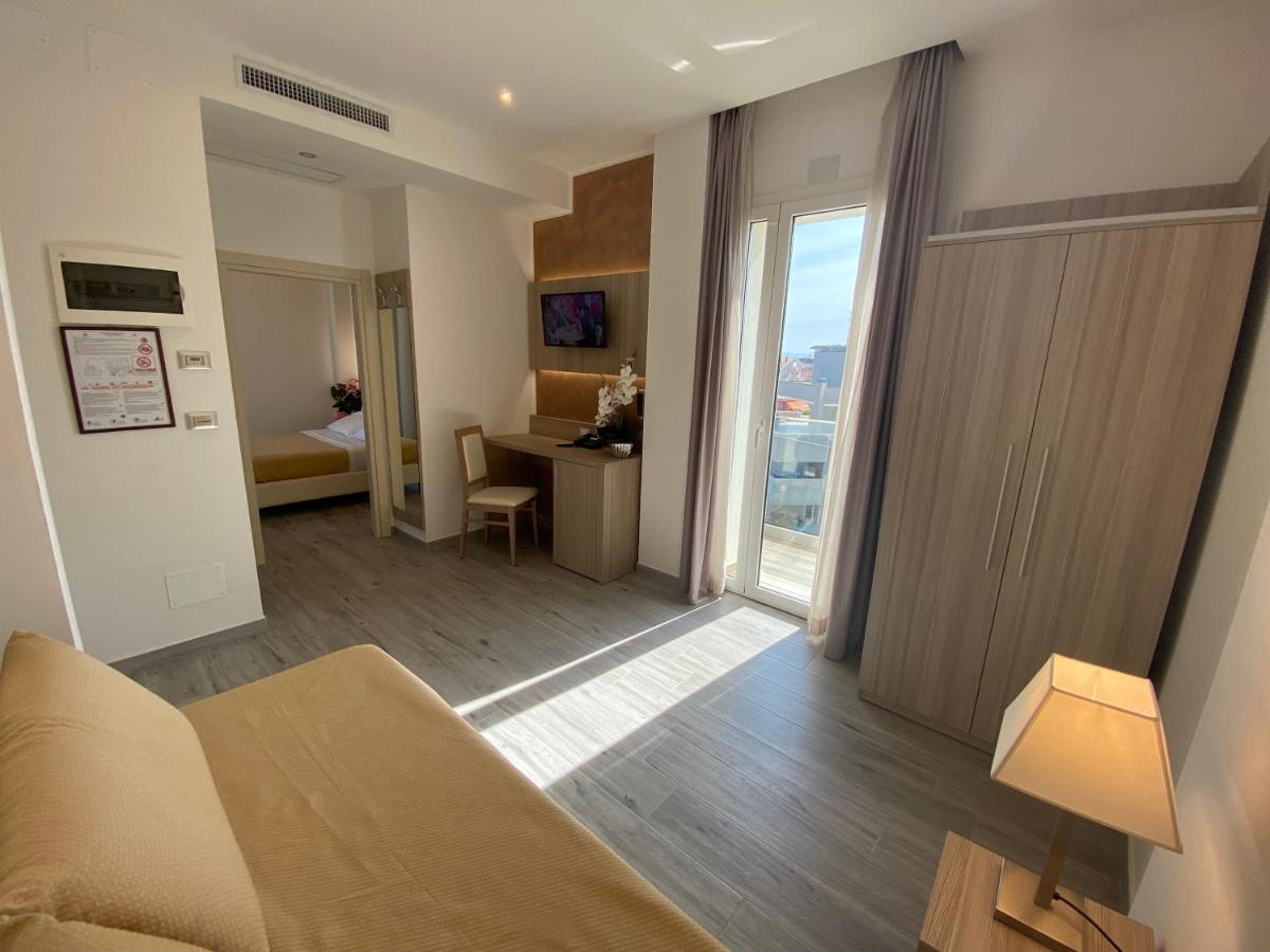 Hotel Caesar Paladium Rimini Bagian luar foto