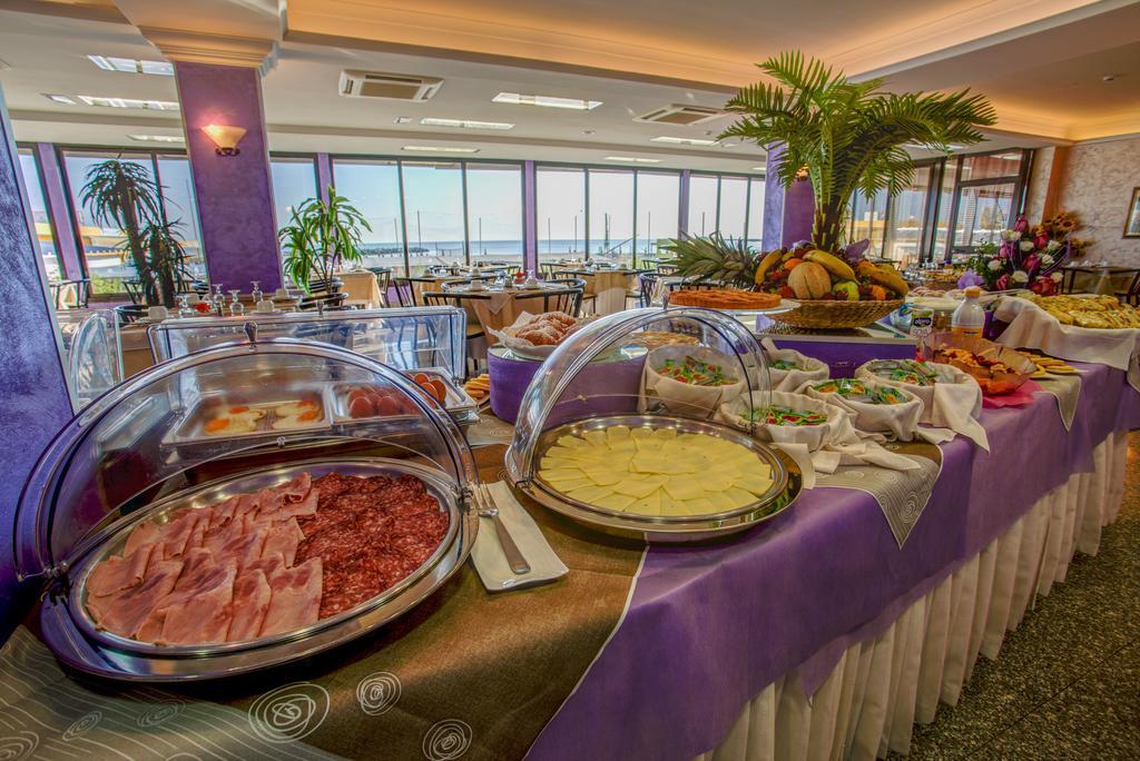 Hotel Caesar Paladium Rimini Bagian luar foto