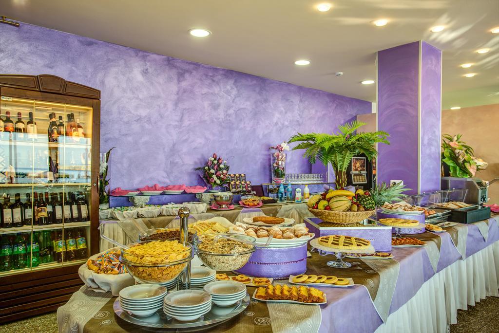 Hotel Caesar Paladium Rimini Bagian luar foto