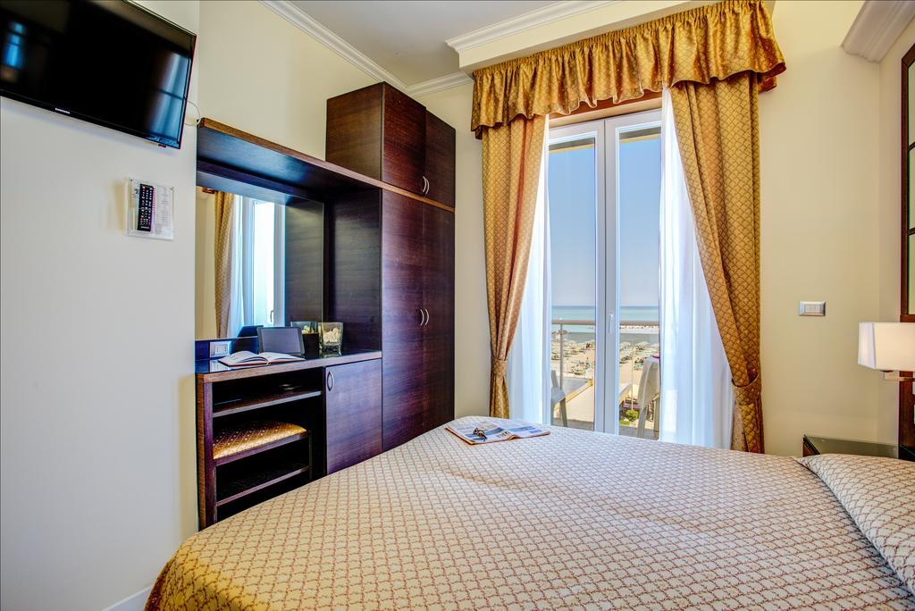 Hotel Caesar Paladium Rimini Ruang foto