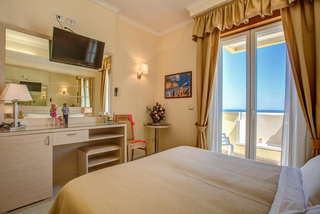 Hotel Caesar Paladium Rimini Ruang foto