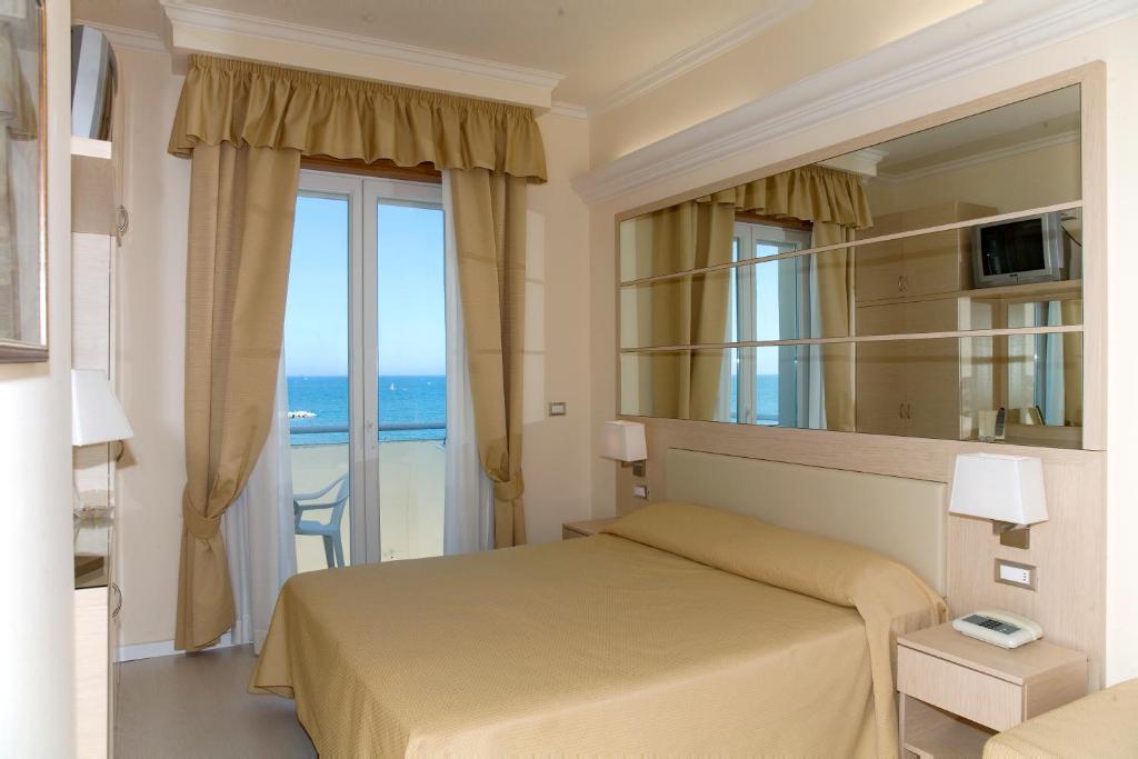 Hotel Caesar Paladium Rimini Ruang foto