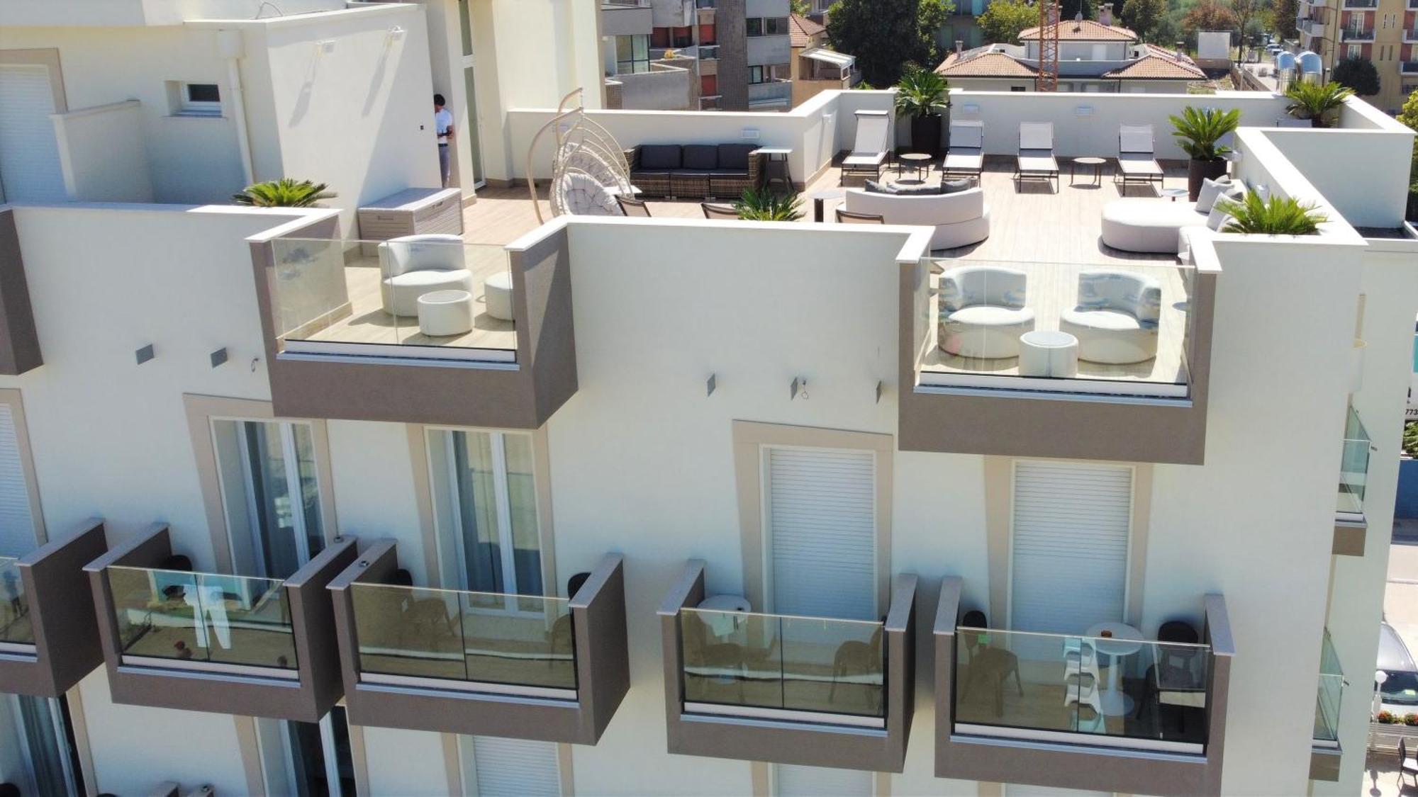 Hotel Caesar Paladium Rimini Bagian luar foto