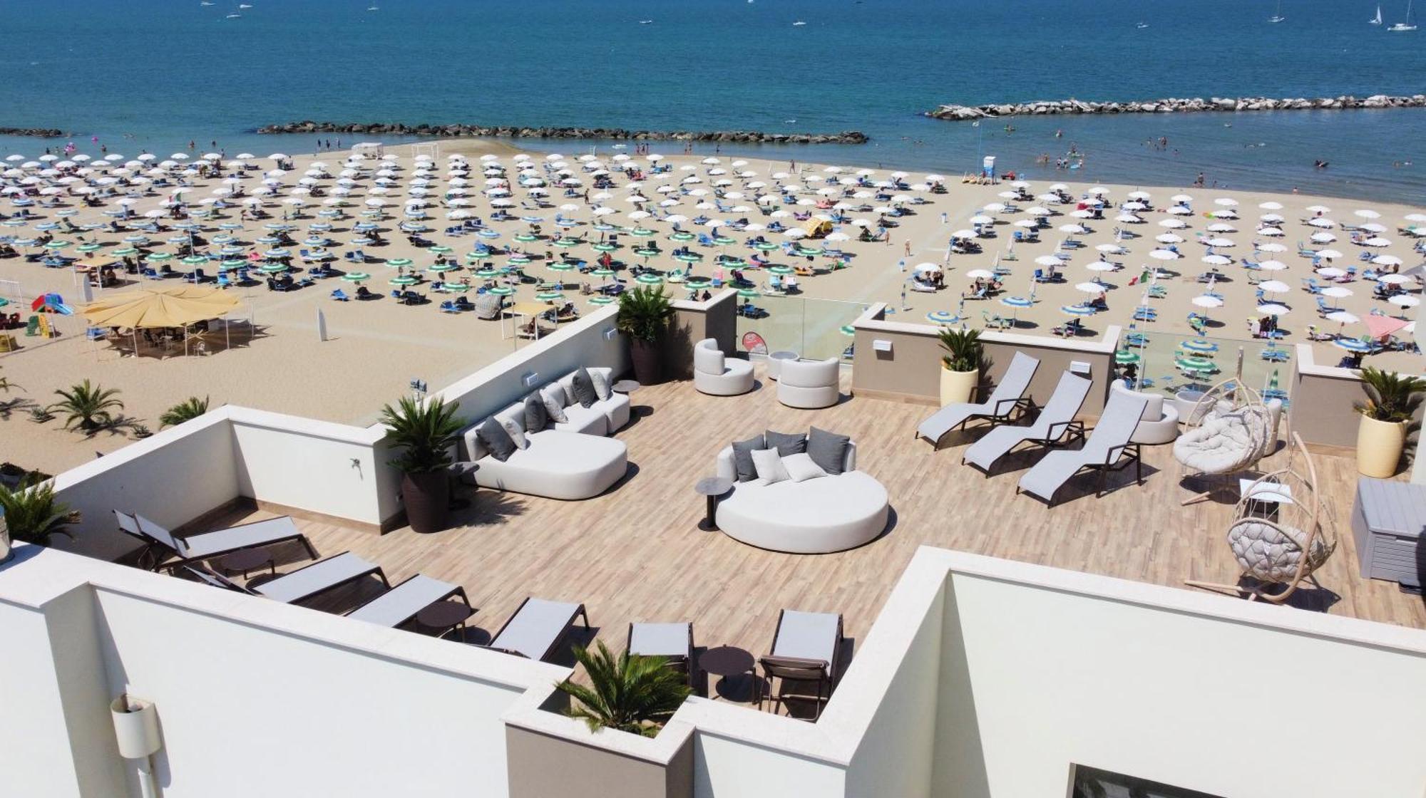 Hotel Caesar Paladium Rimini Bagian luar foto
