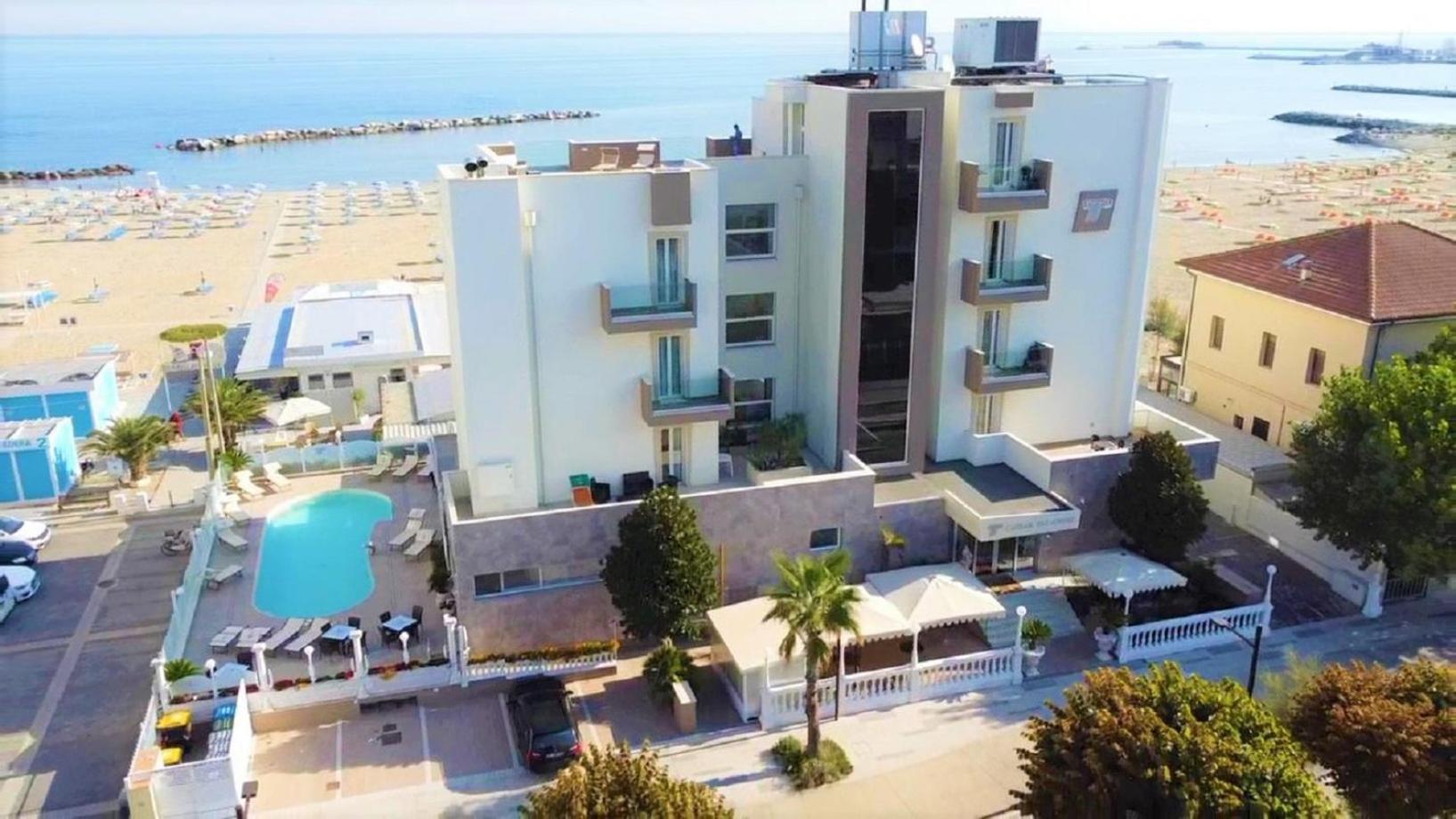 Hotel Caesar Paladium Rimini Bagian luar foto