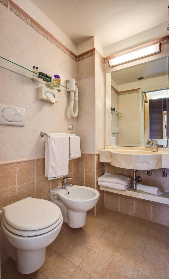 Hotel Caesar Paladium Rimini Bagian luar foto